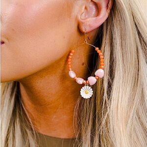 🆕🌿🌸CITY: Ceramic Heart w/Daisy Charm Dangle Earrings